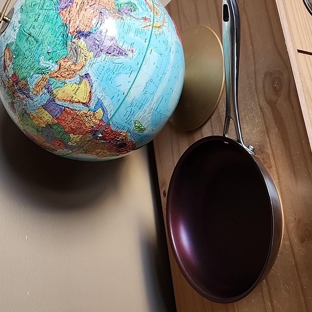 PADERNO non stick frying pan Made in Canada 9.5 inch
